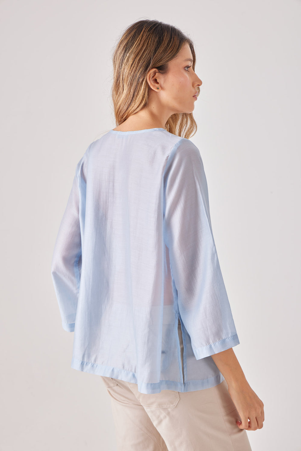 Blusa Lección — blusa fluida de tejido veraniego, caída fluida y ligera. ANARIAS Atelier