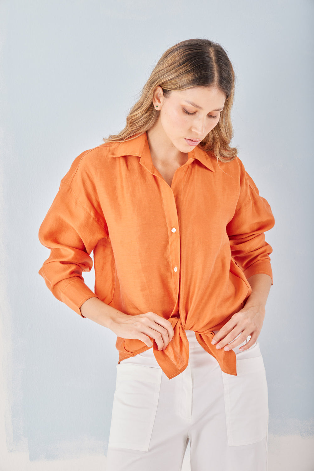 Camisa Forto — camisa de lino tencel, silueta simple de camisera clásica. ANARIAS Atelier