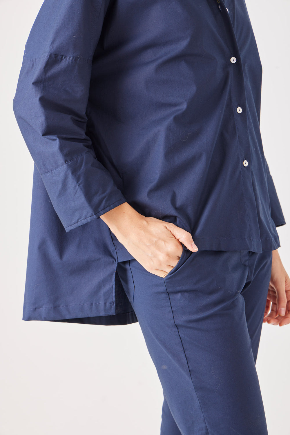 Camisa Método — camisa oversize, para combinar a tono con la prenda inferior. ANARIAS Atelier