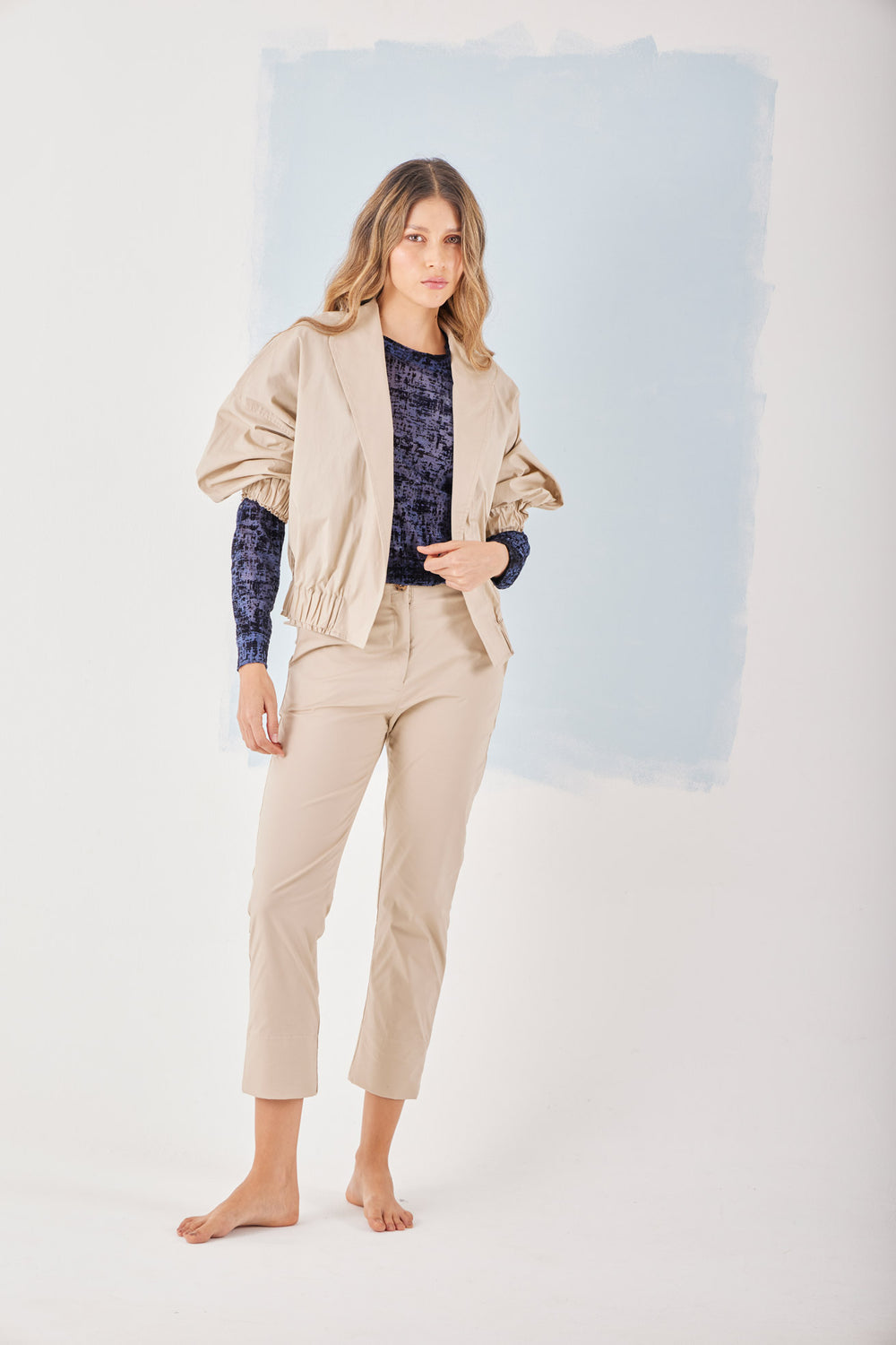 Chaqueta Annette — chaqueta corta liviana, combina con falda o pantalón. ANARIAS Atelier