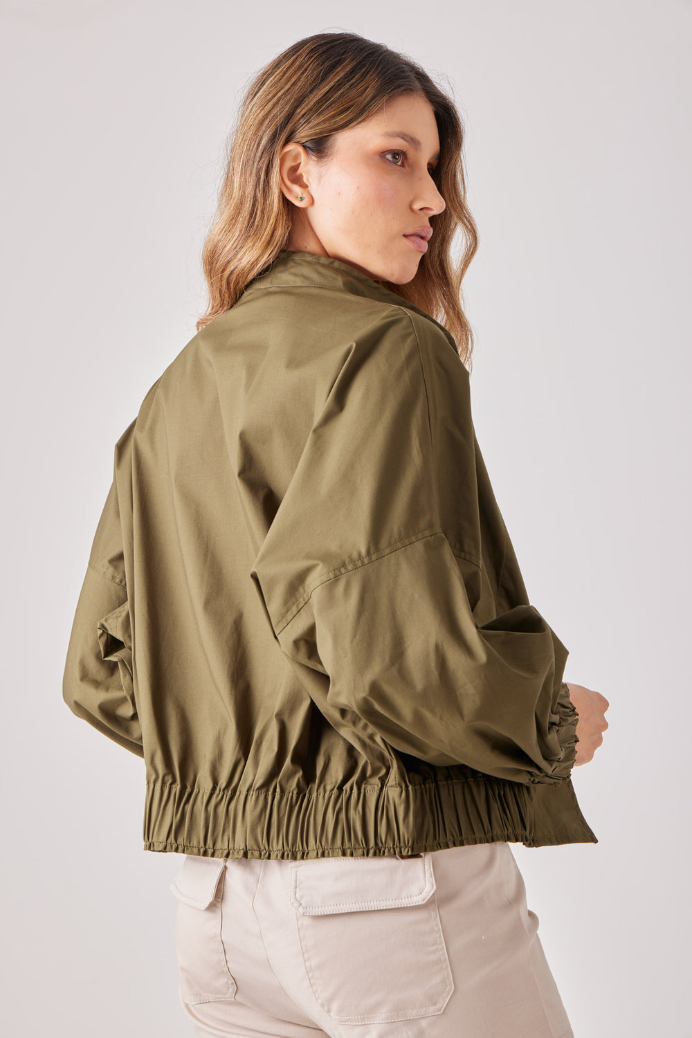 Chaqueta Annette — chaqueta corta liviana, pensada como tercera pieza. ANARIAS Atelier