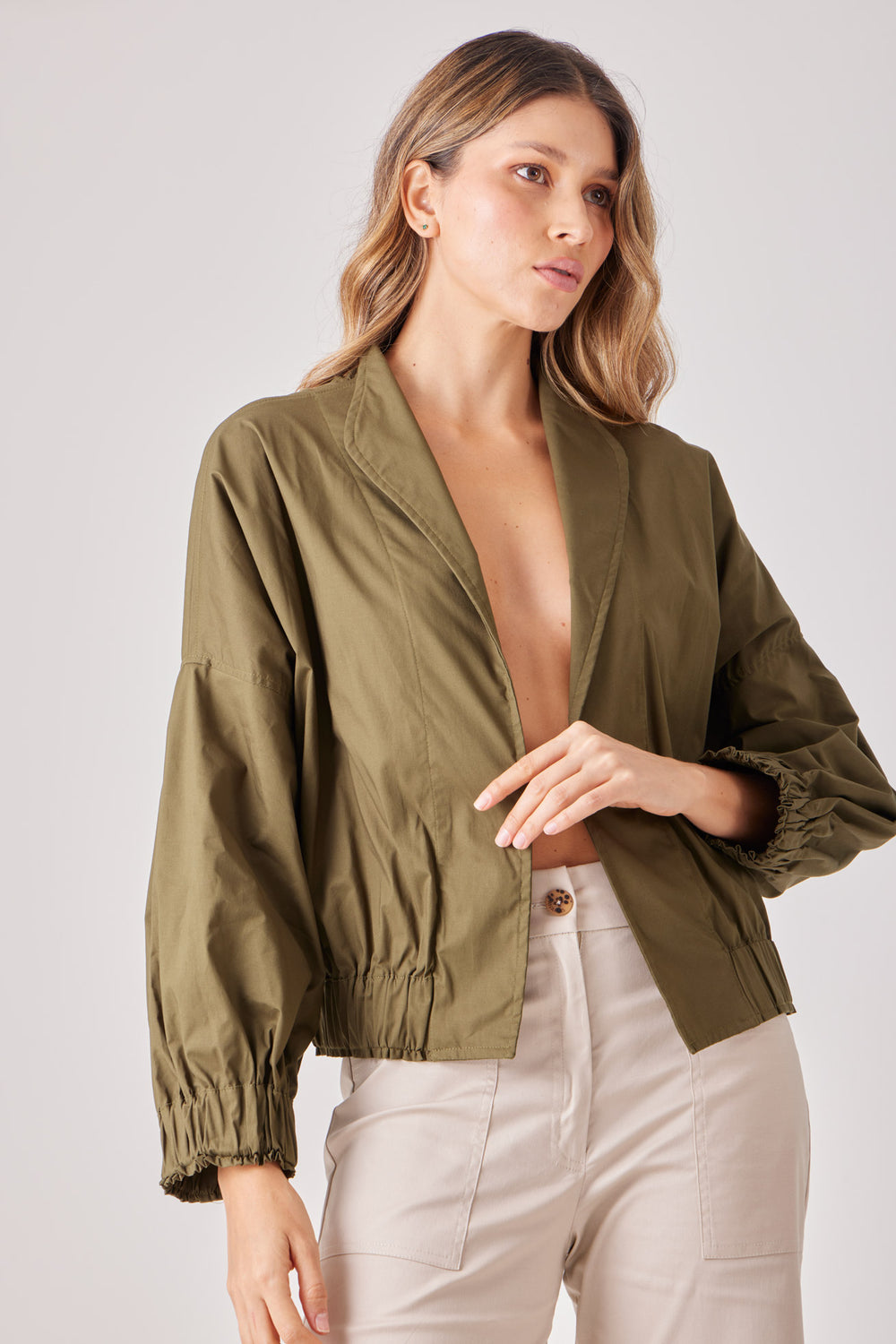 Chaqueta Annette — chaqueta corta liviana, silueta corta y liviana. ANARIAS Atelier