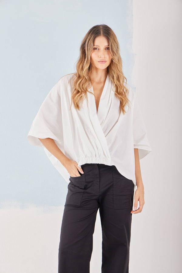 Top Sesgo en cotton — blusa oversize tipo poncho, cuello en V cruzado adelante con resorte. ANARIAS Atelier