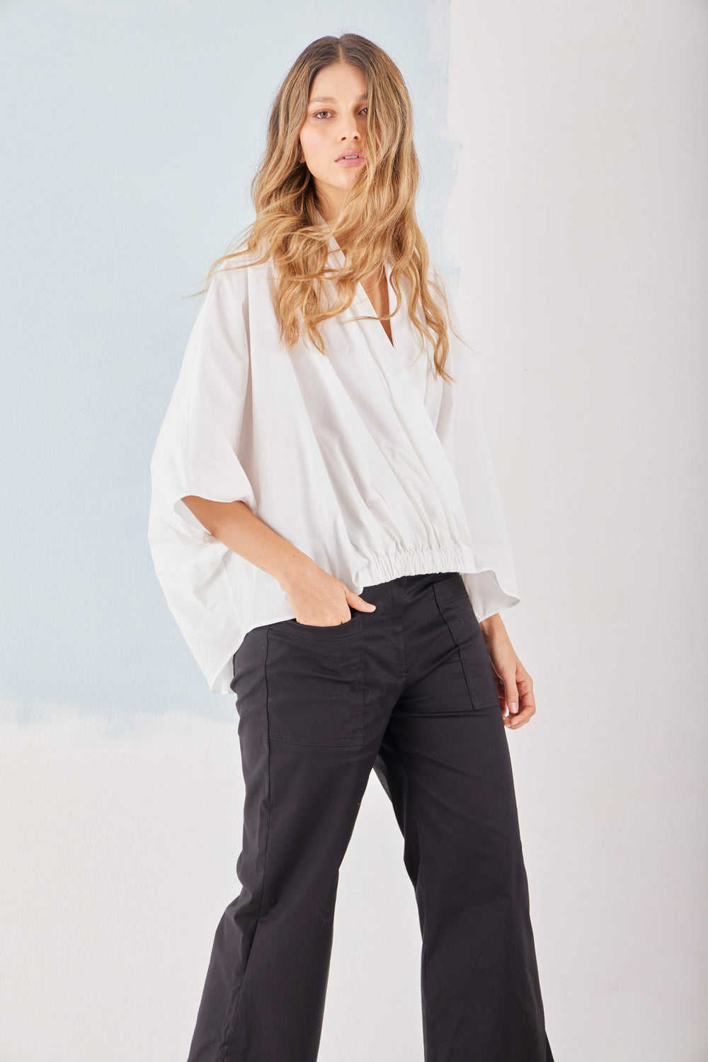 Top Sesgo — blusa oversize tipo poncho, cruce delantero ajustable. ANARIAS Atelier