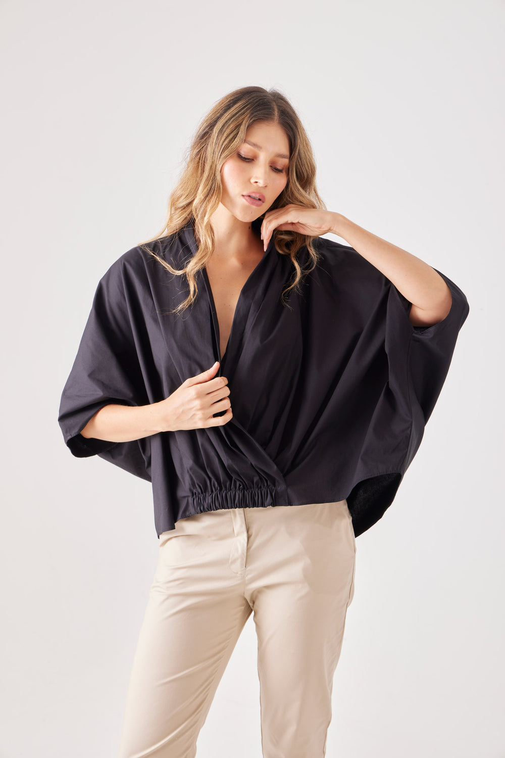 Top Sesgo — blusa oversize tipo poncho, espalda más larga que el delantero. ANARIAS Atelier