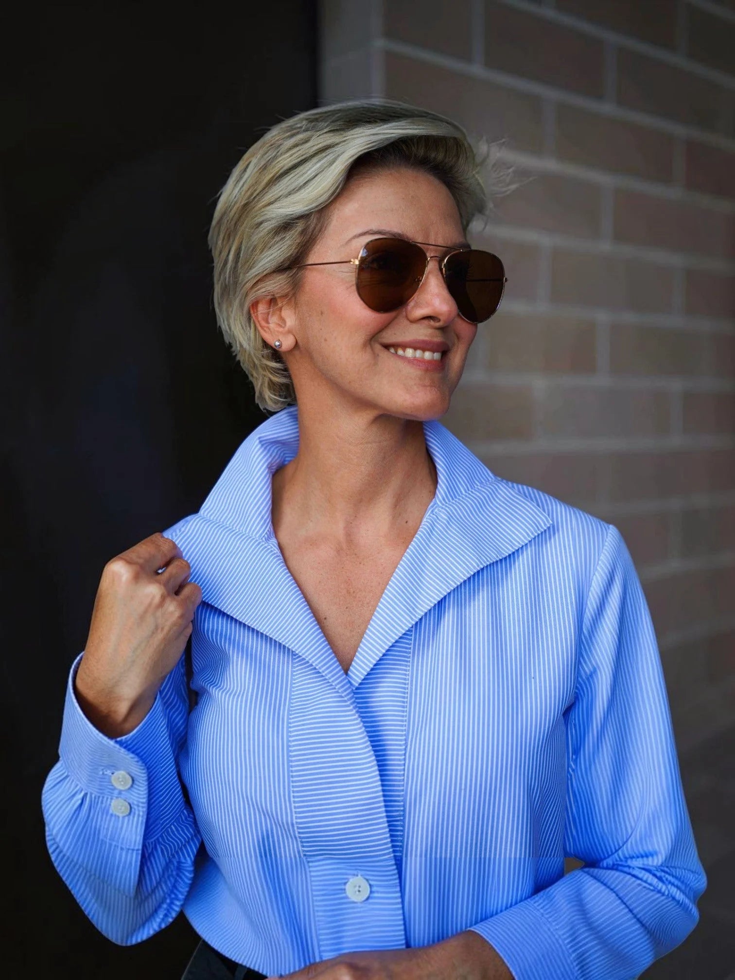 Camisa Capri ANARIAS Atelier — detalle de silueta completa sobre fondo neutro