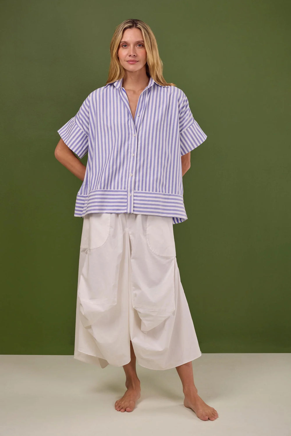 Camisa Herencia ANARIAS Atelier — detalle de pieza estructural en parte inferior