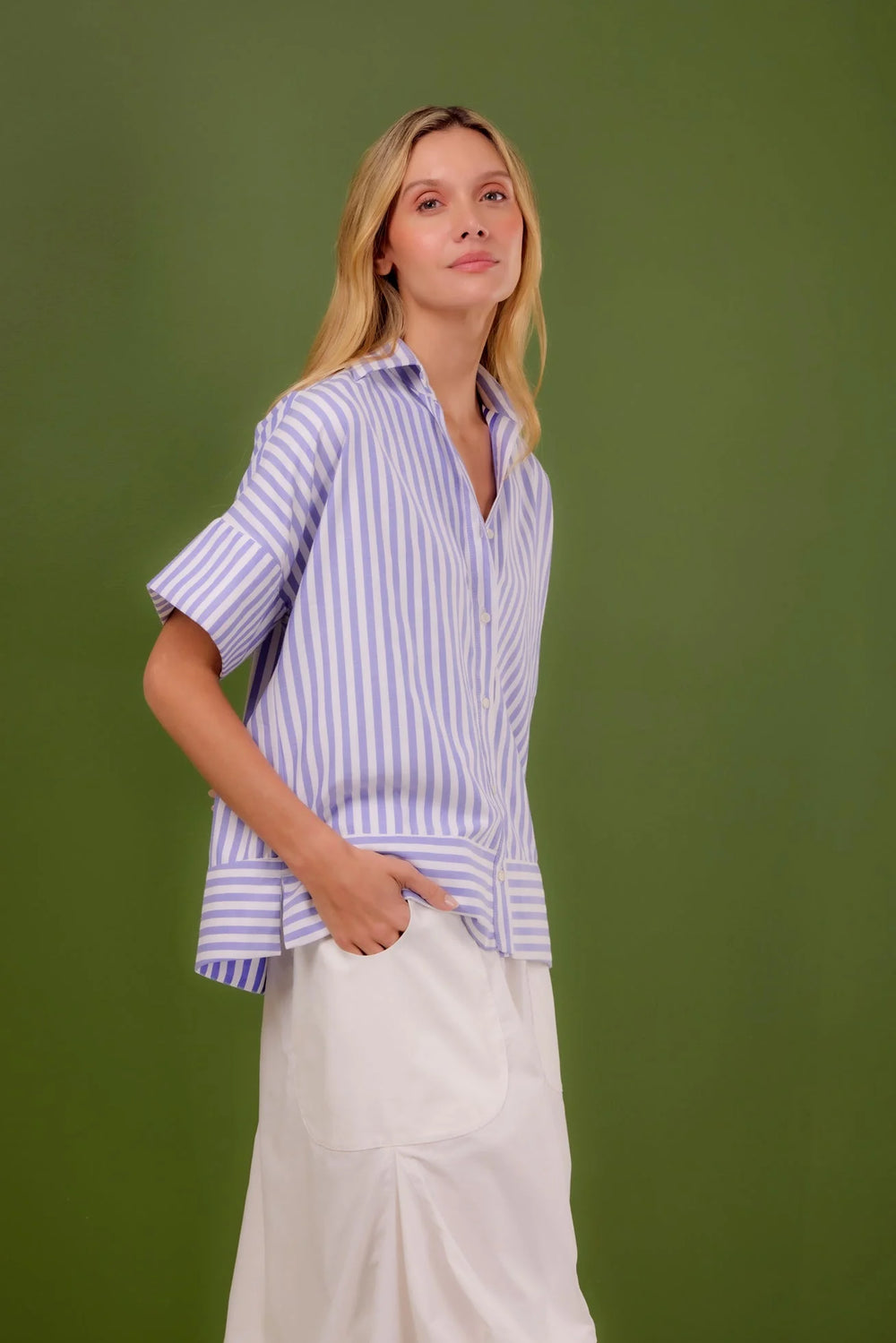Camisa Herencia ANARIAS Atelier colección Heritage — look completo sobre modelo