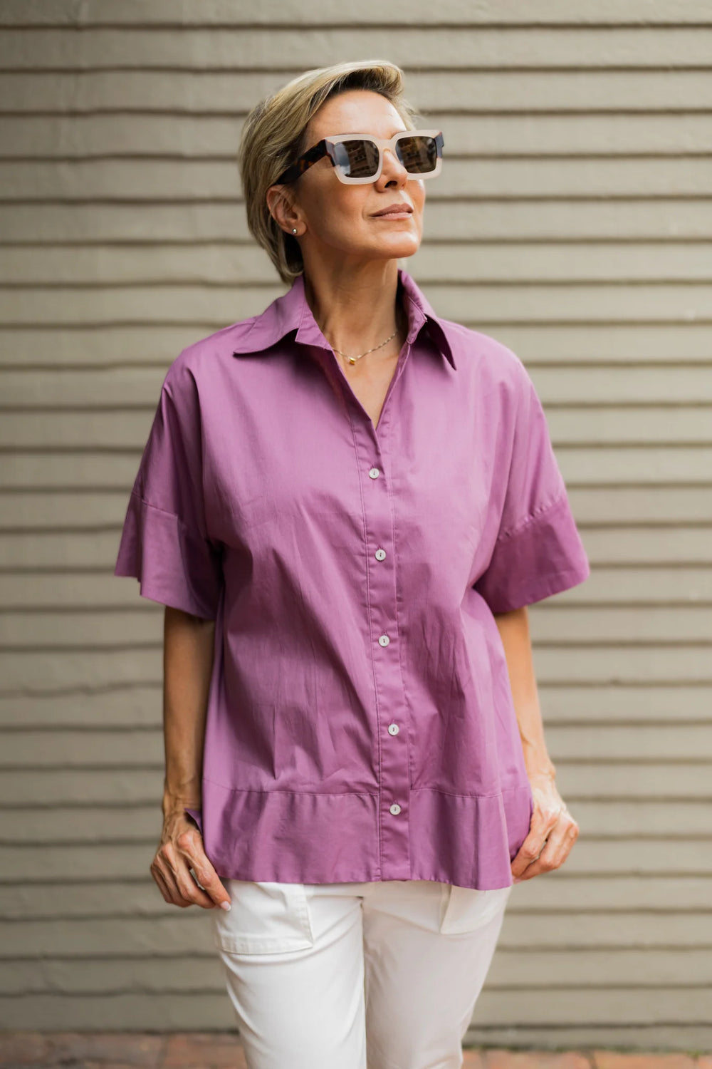 Camisa Herencia ANARIAS Atelier en color kaki — vista frontal completa sobre modelo