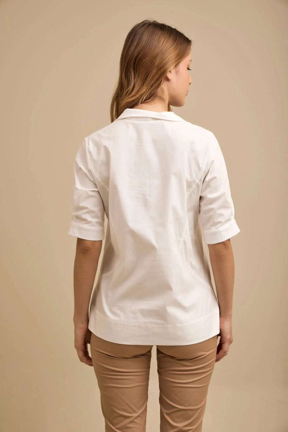 Camisa Parada ANARIAS Atelier — vista posterior en color Navy con aberturas laterales visibles