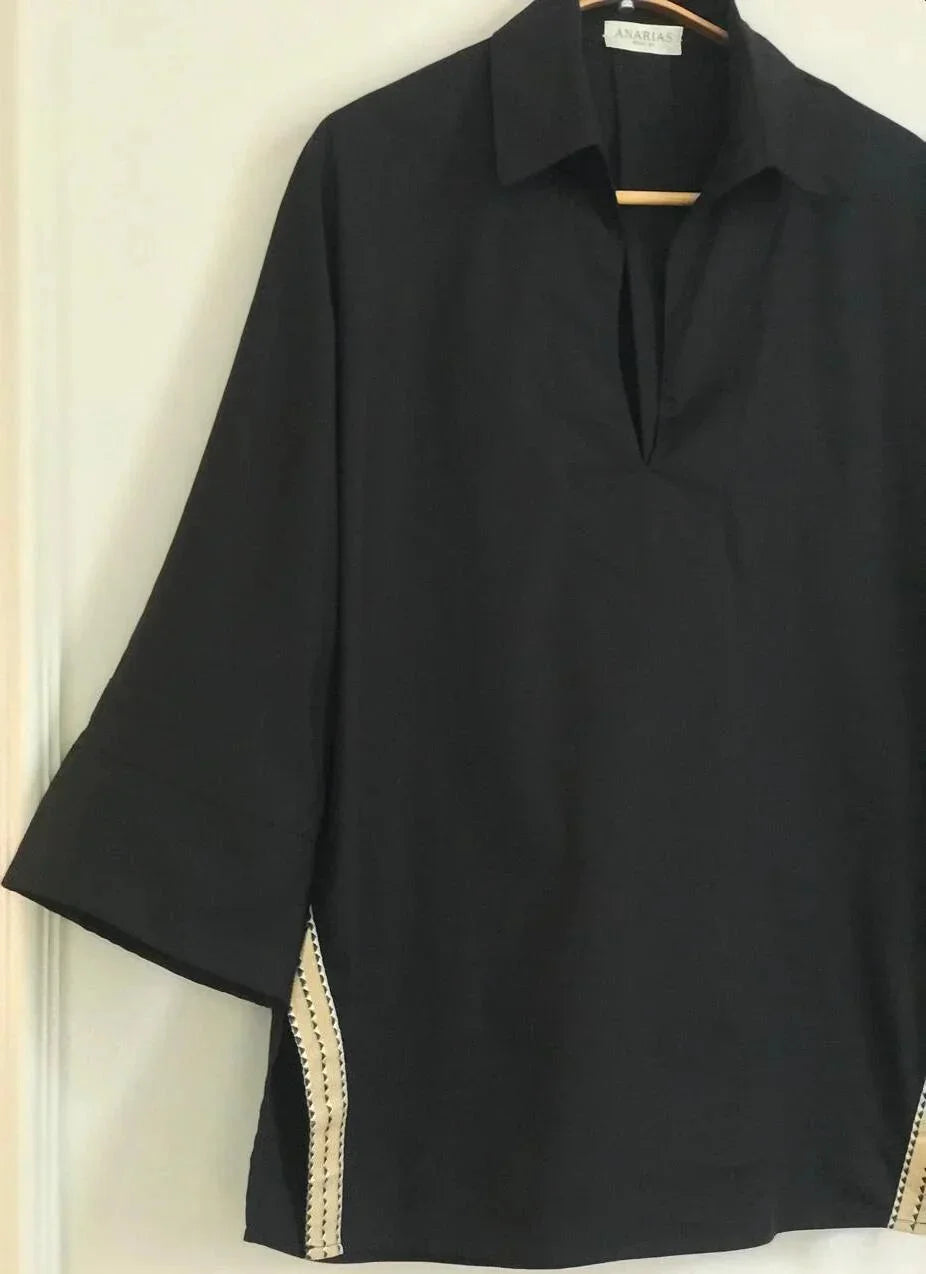 Camisa Relajada ANARIAS Atelier en Cotton — vista lateral que evidencia la caída holgada de la pieza