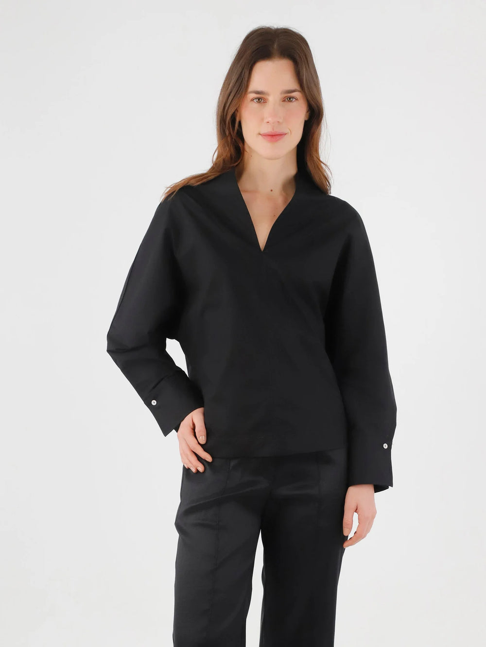 Camisa Sirio ANARIAS Atelier — look completo con falda tono a tono, set colección Twilight