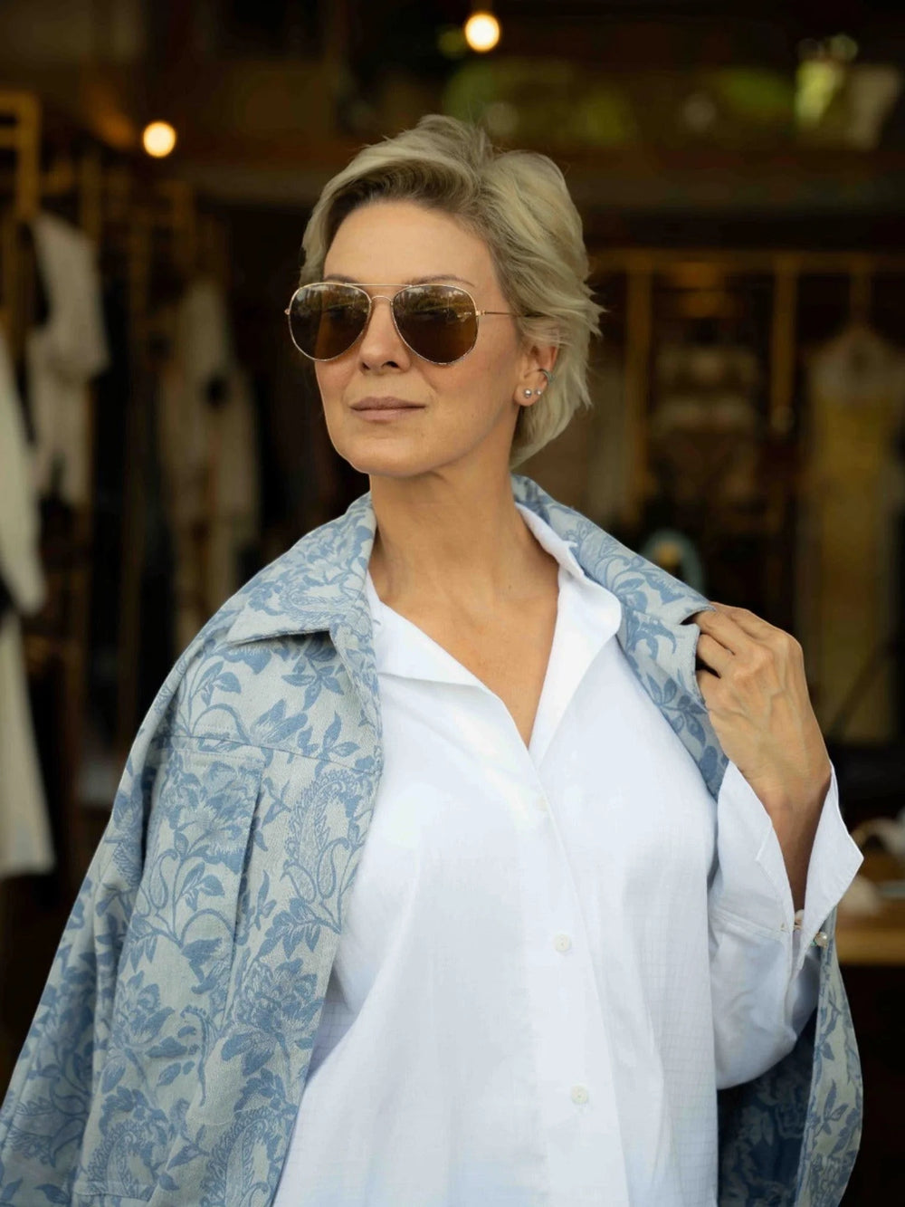 Chaqueta Viajera ANARIAS Atelier — comparativa de colores chocolate y azul, colección LATIDO