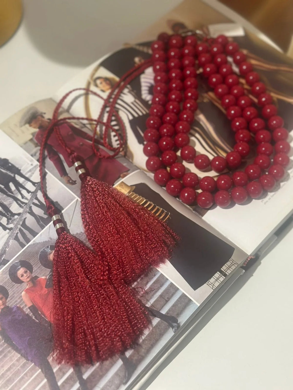 Collar Carnaval ANARIAS Atelier — composición de pepas acrílicas en colorway amarillo, vista de detalle