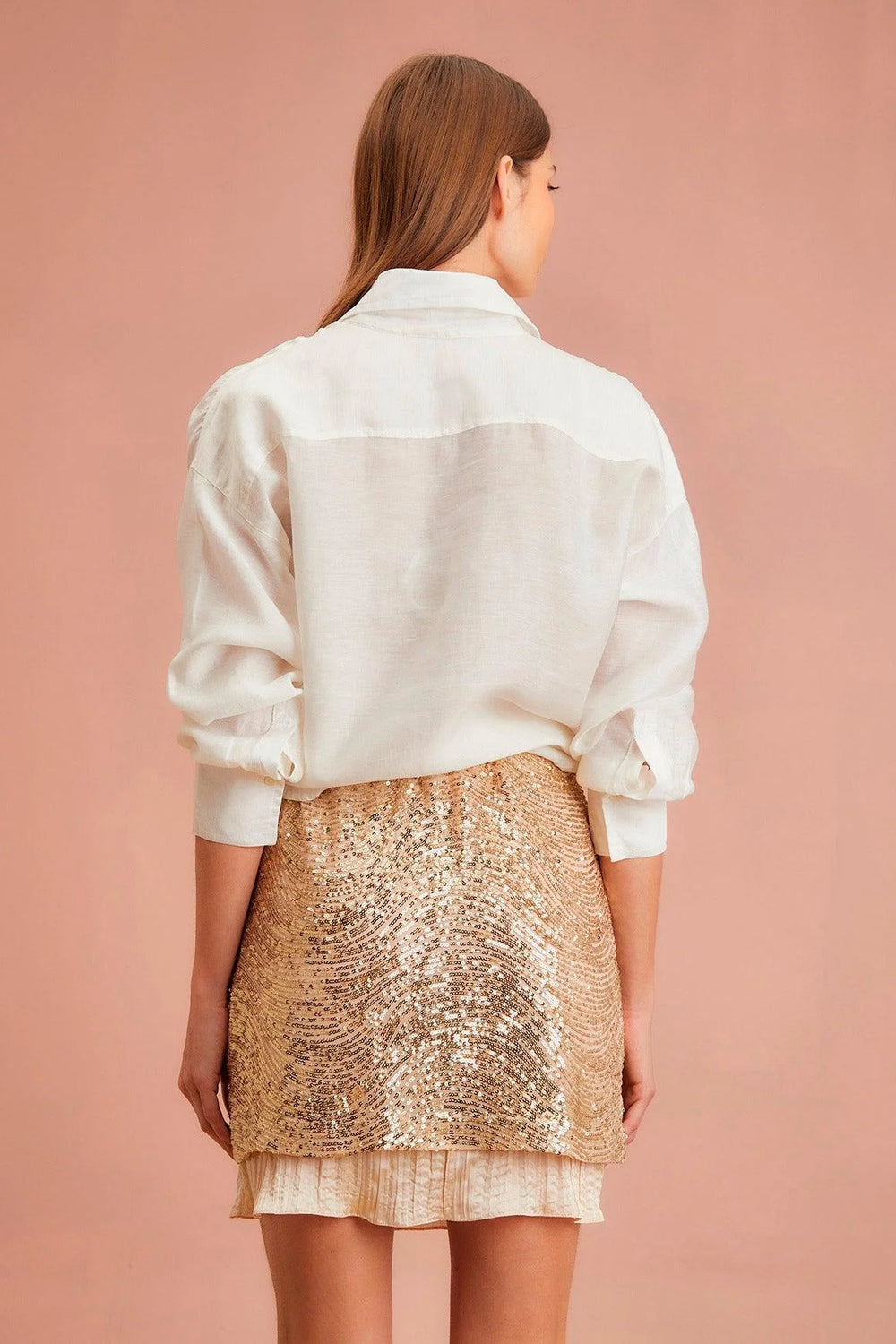Falda corta lentejuelas Gold ANARIAS — detalle de bordado y textura en movimiento