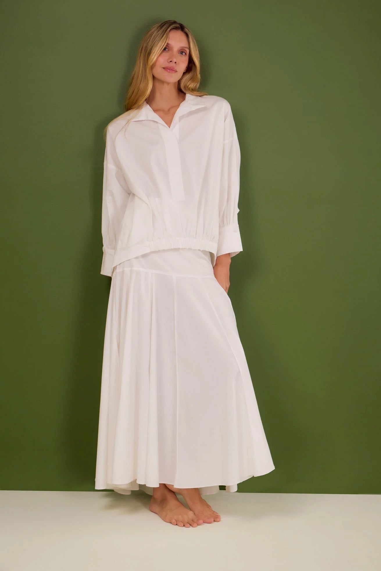 Falda Mareas ANARIAS Atelier — modelo usando la falda en color negro, talla SM
