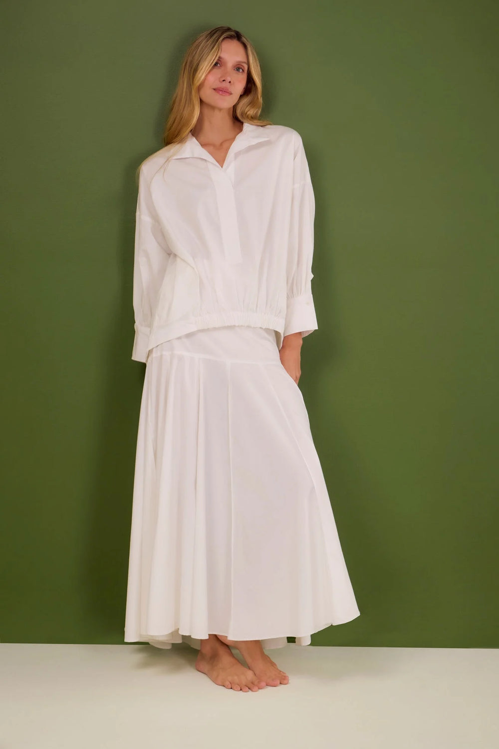 Falda Mareas ANARIAS Atelier — modelo usando la falda en color negro, talla SM