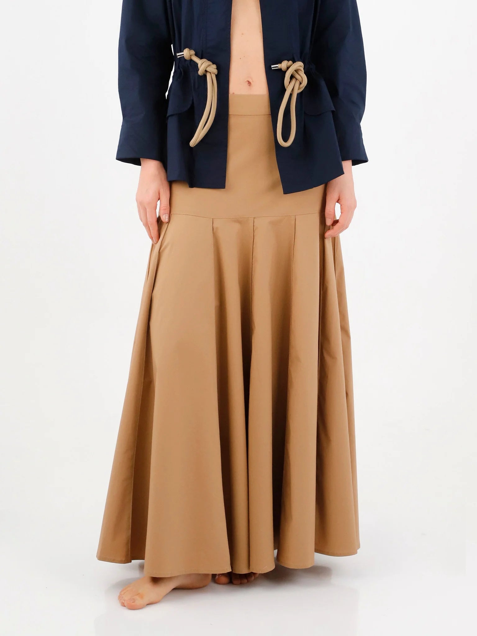Falda Mareas ANARIAS Atelier — plano general del look en color Cotton o Pearl