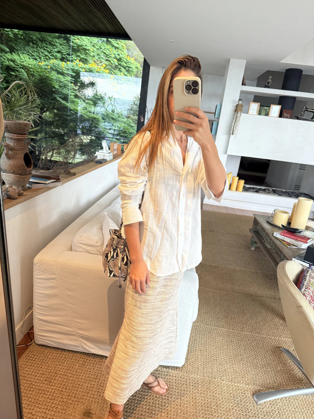 Falda Noctambula ANARIAS Atelier — detalle de tejido con hilos de lurex y caída de la tela