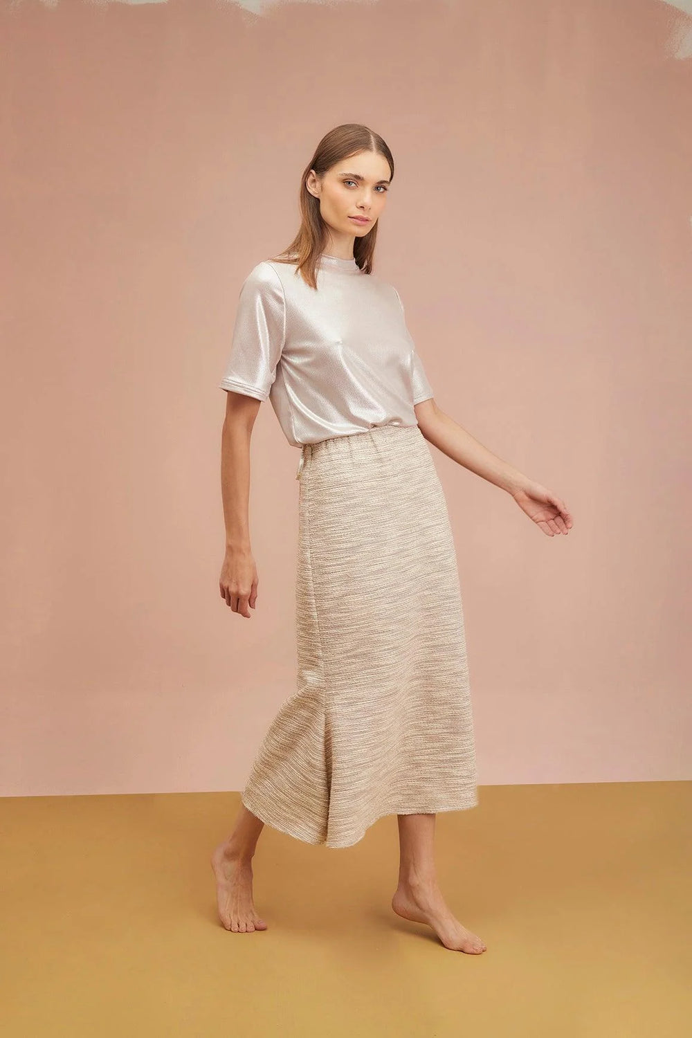 Falda Noctambula ANARIAS Atelier — detalle de pretina con resorte y inicio de las campanas
