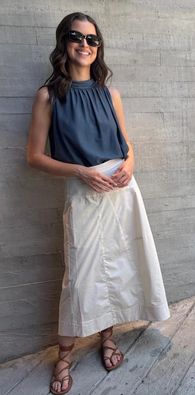 Falda Petronia ANARIAS Atelier — look completo con camisa tono a tono, colección Heritage