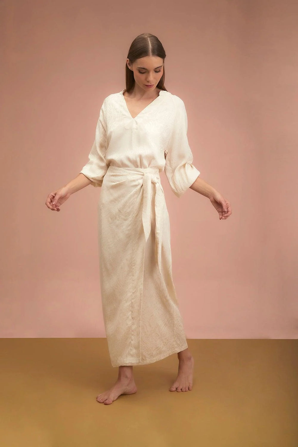 Falda Radiante ANARIAS Atelier — plano general editorial, colección Grazia ANARIAS