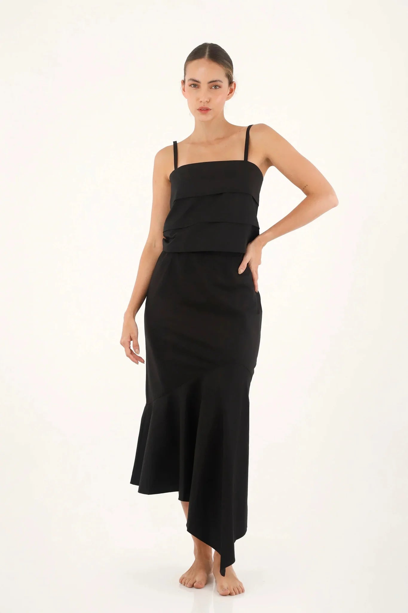 Falda Viento Black ANARIAS Atelier — vista frontal, silueta midi con bolero irregular en negro