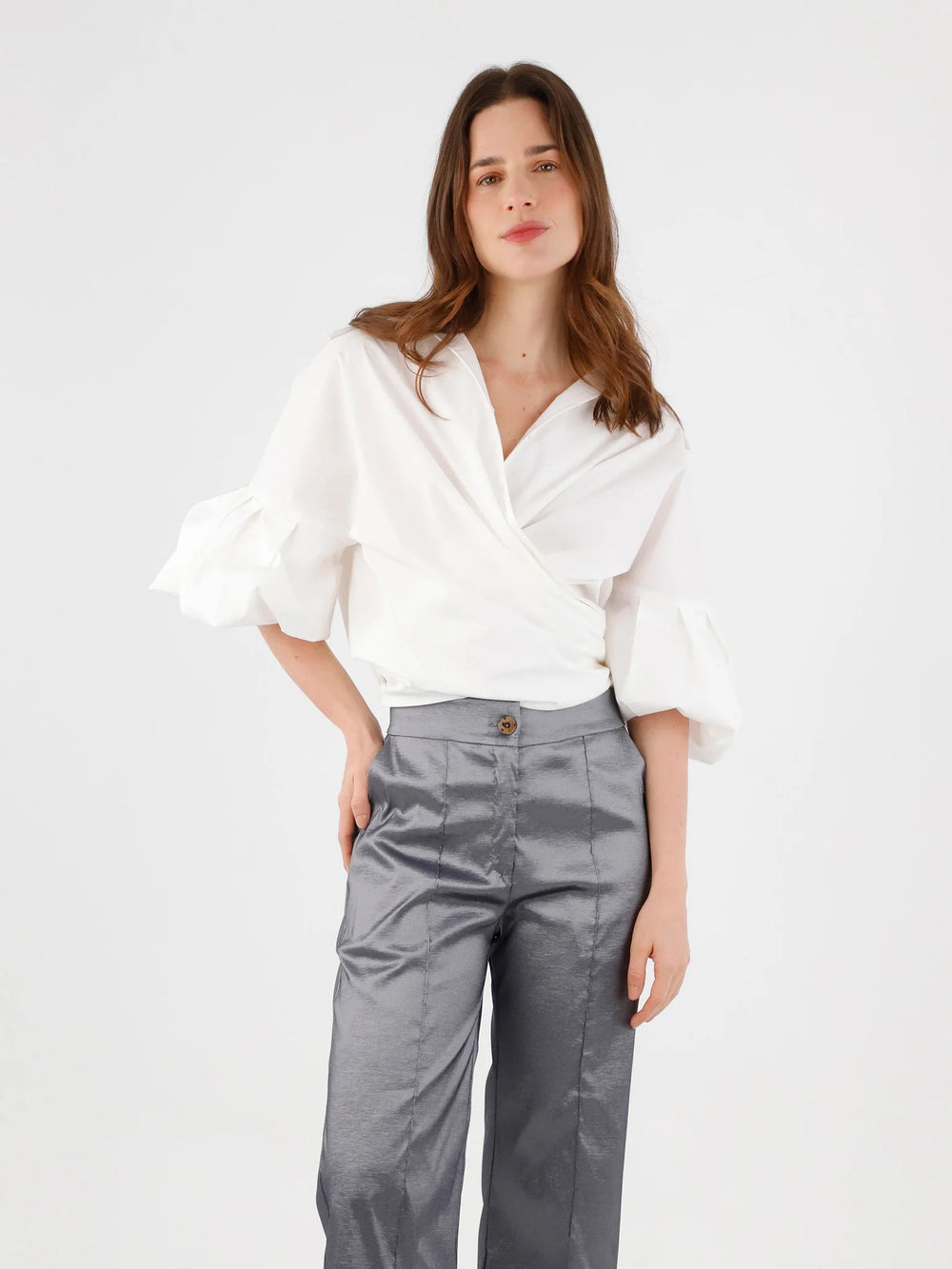 Pantalón Arturo ANARIAS Atelier — vista posterior con resorte en pretina y bolsillos traseros