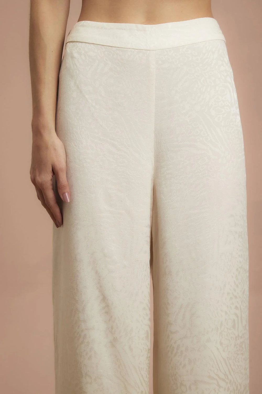Pantalón Destello Ivory ANARIAS Atelier — look de conjunto con camisa Brillo, colección Grazia