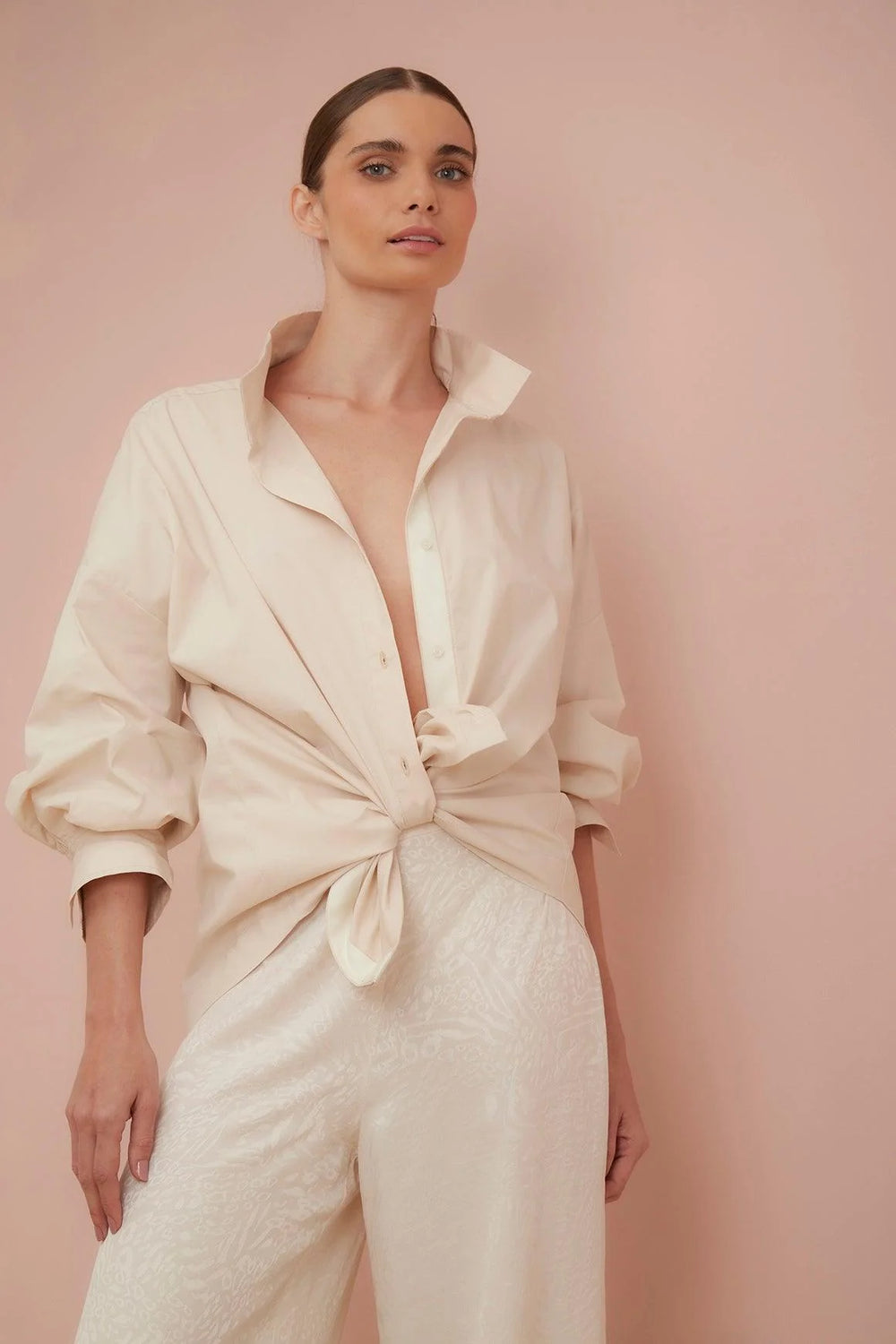 Pantalón Destello Ivory ANARIAS Atelier — vista de la pretina con resorte posterior y acabado del tejido