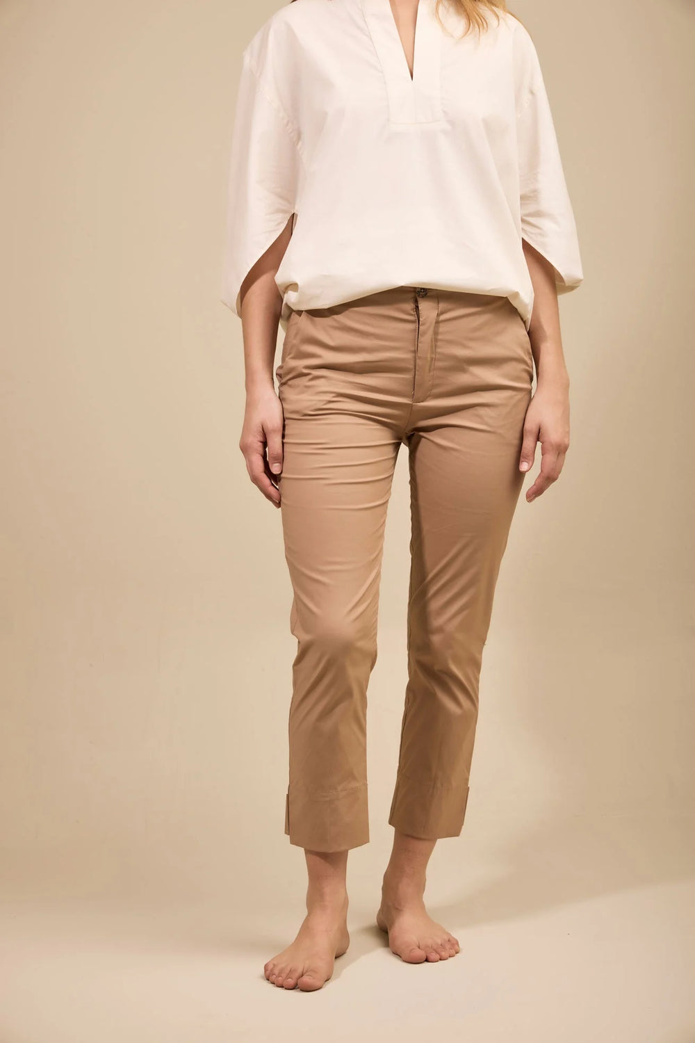 Pantalón Mirador ANARIAS Atelier — detalle de bota con posición pitillo, vista lateral
