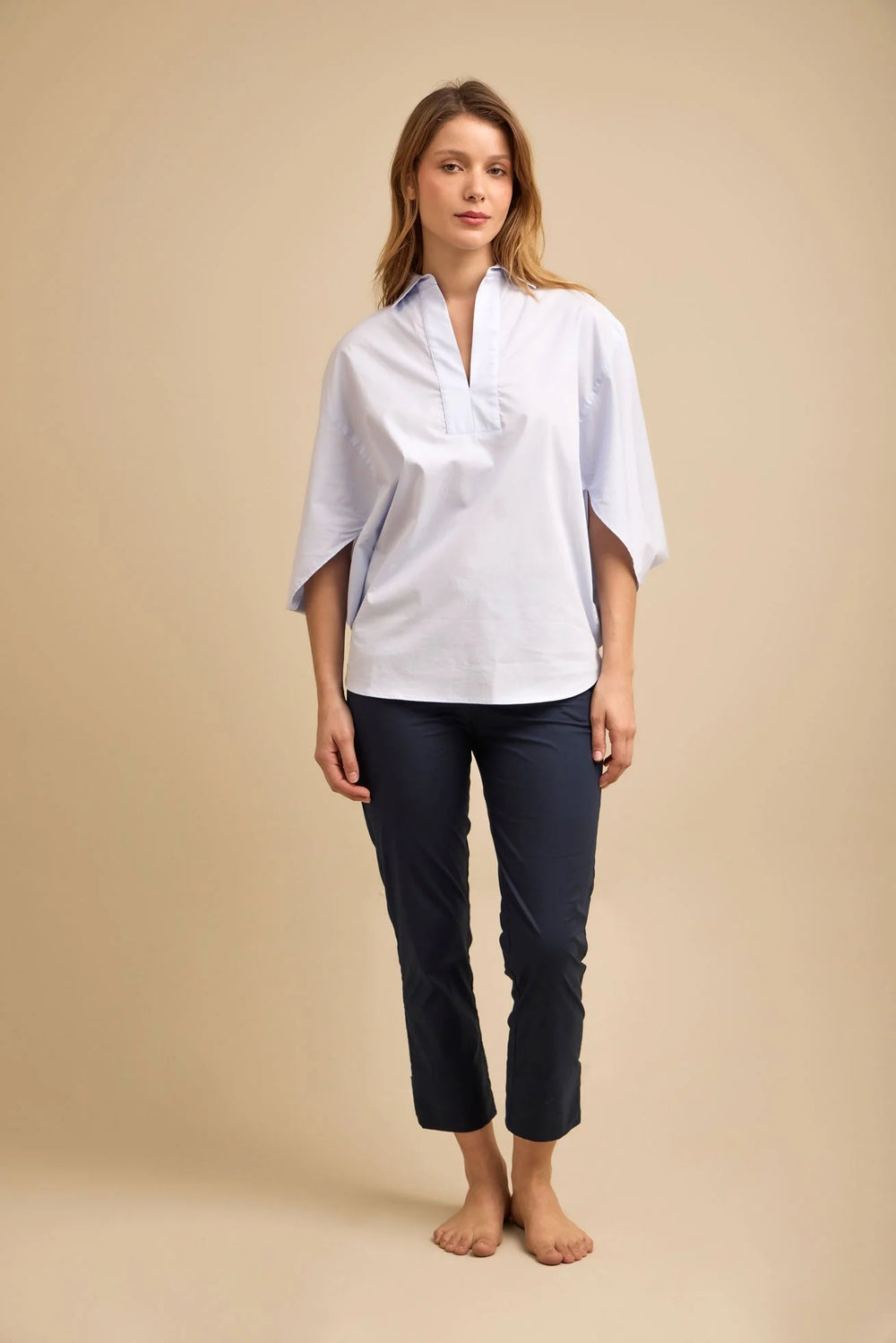 Pantalón Mirador ANARIAS Atelier en navy — detalle de cintura tiro medio con cierre