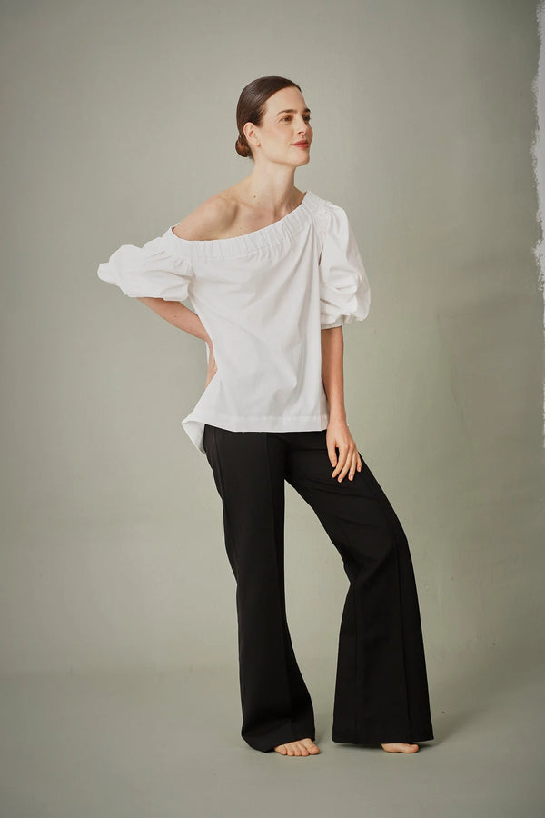 Pantalón Vega ANARIAS Atelier en color Ivory — vista frontal completa, tiro alto y vena frontal