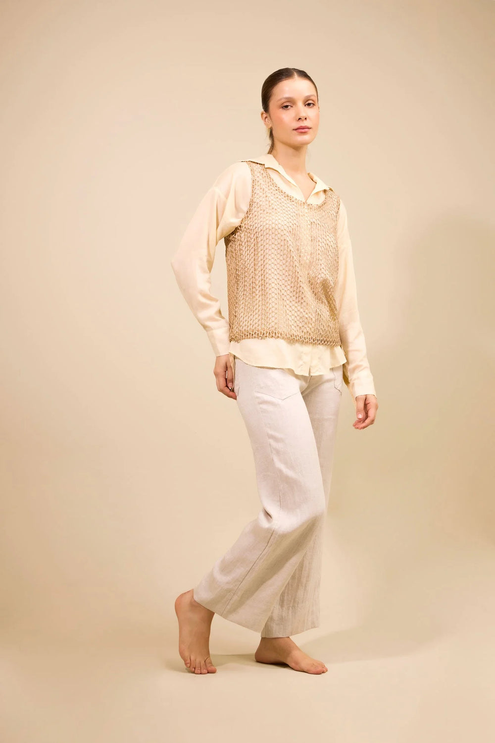 Top Corazón ANARIAS Atelier — combinación sobre camisa Odisea, look de layering editorial