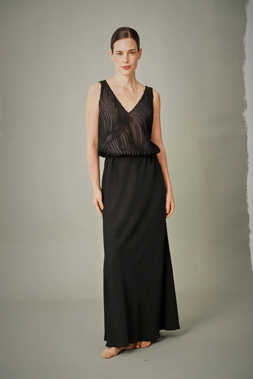 Top Hadar tul negro ANARIAS Atelier — plano de detalle, textura del tul bordado 100% nylon