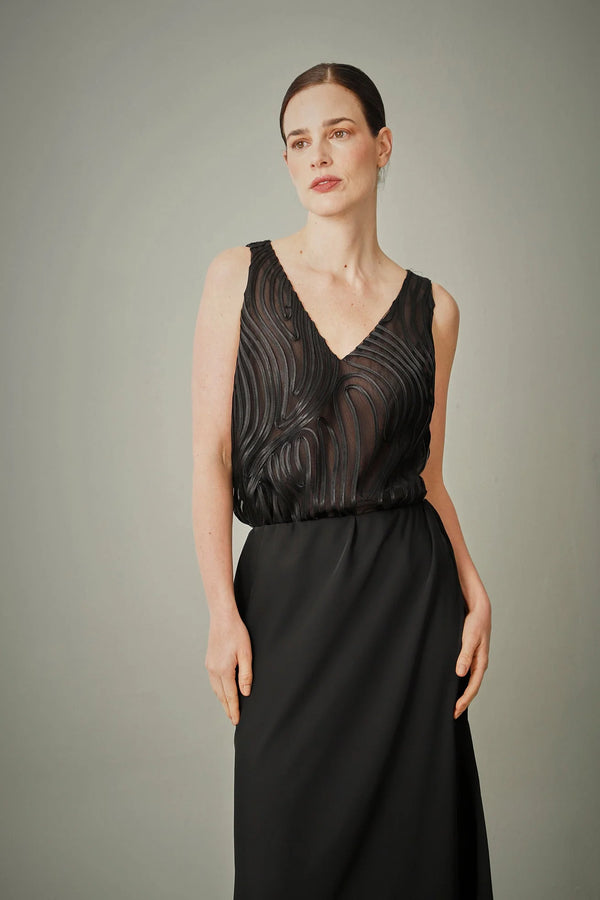 Top Hadar tul negro ANARIAS Atelier — vista frontal, escote en V y sesgos a tono